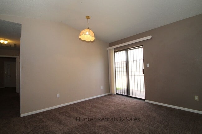 Building Photo - Delightful Duplex! Rental