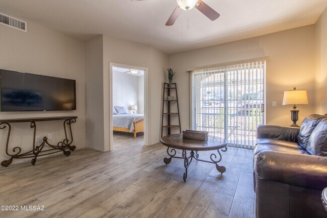 1500 E Pusch Wilderness Dr 7106  