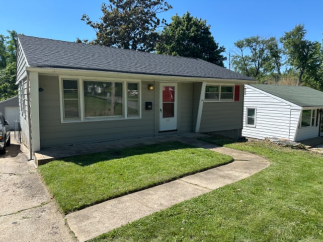 Photo - 825 Edgar Rd