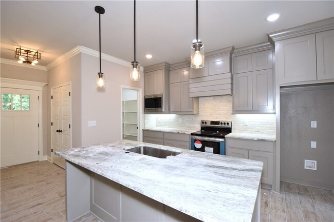 Photo - 21 Kirkcudbright Ln