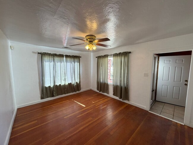 Photo - 3 Bed 1 Bath Home