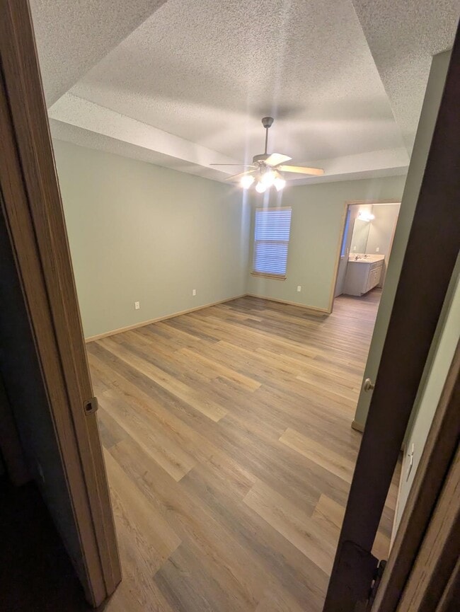 Photo - 2013 Hickoryleaf Ln