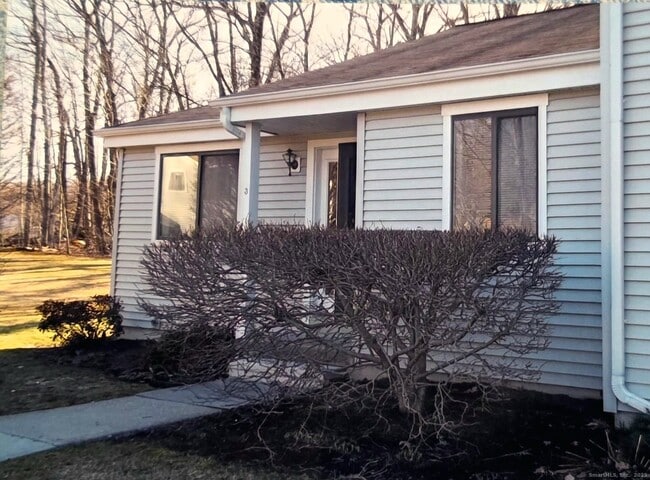 Photo - 35 Nutmeg Rd Unit APT B3