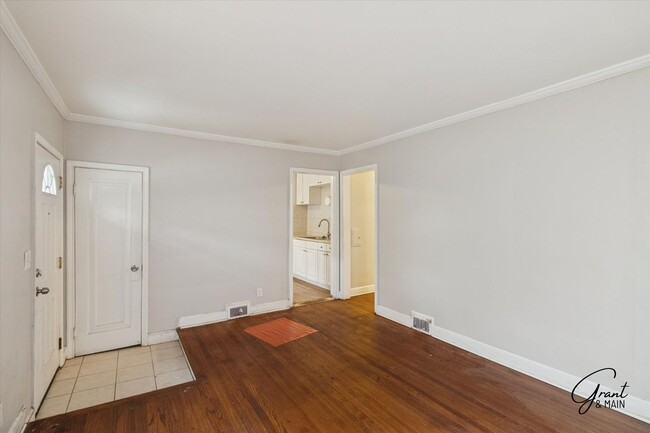 Photo - 10067 Grayton St Unit 1 - Lower