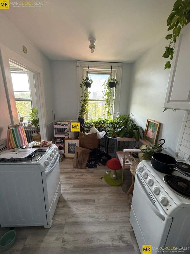 Building Photo - 406 Beacon St Unit 8 Rental
