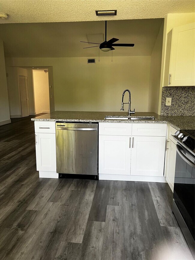 Photo - 6596 Via Regina Unit 6596