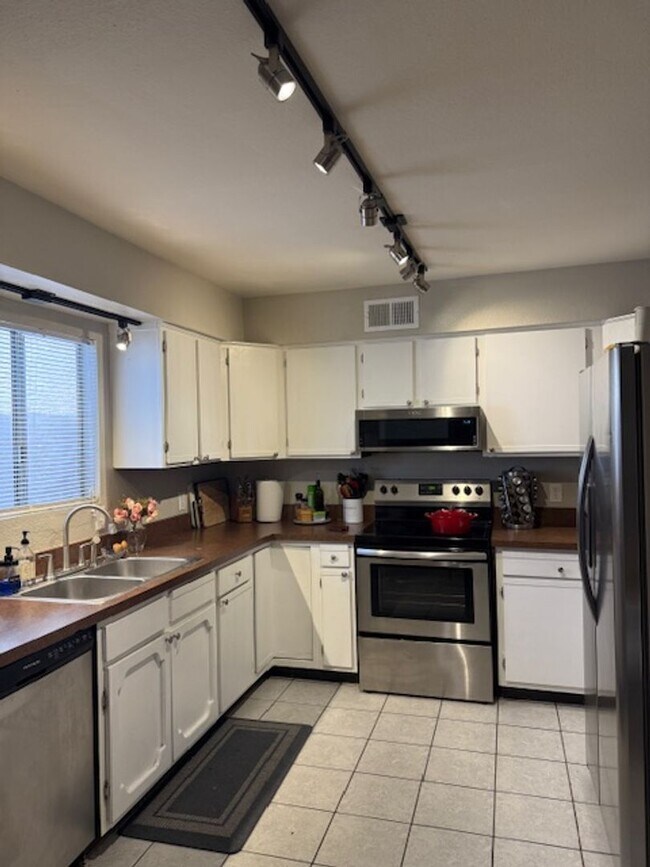 Photo - 3 BEDROOM HOME IN MESA WITH NO HOA