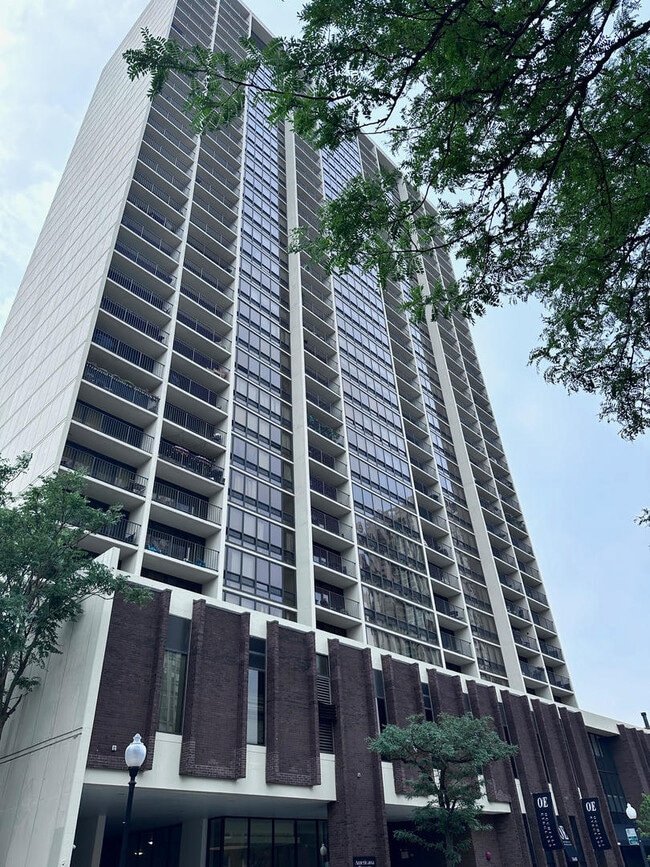 Building Photo - 1636 N Wells St Unit 2602 Rental