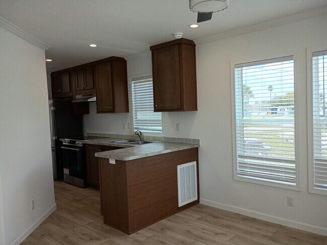 32 Lily Dr