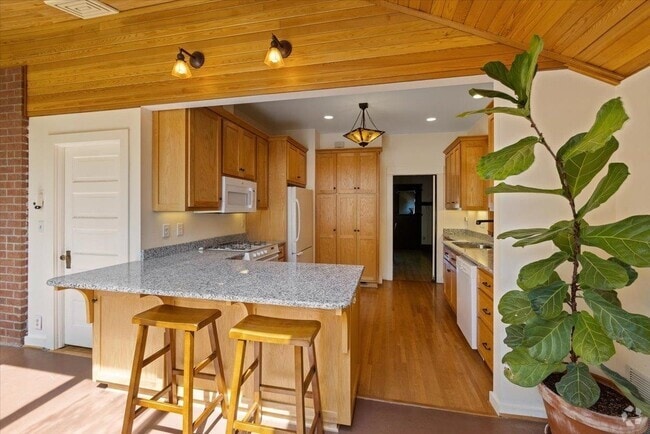 Building Photo - 924 E 9th Ave Rental