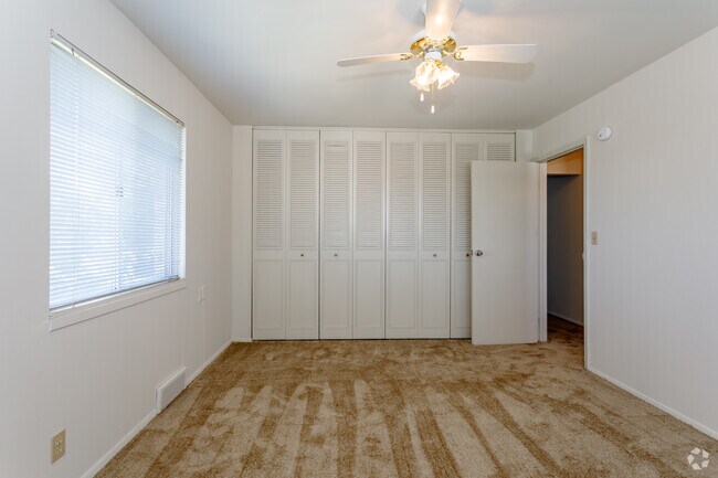 2BR, 1BA - 925 SF - Colonial Gardens