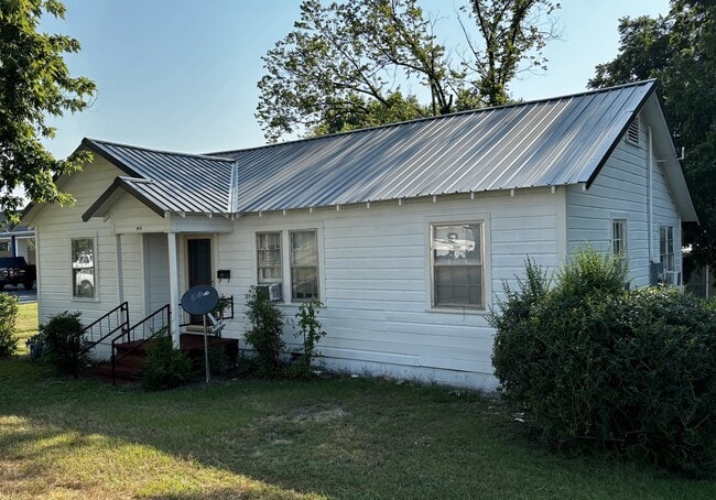 Building Photo - 809 S Rogers St Rental