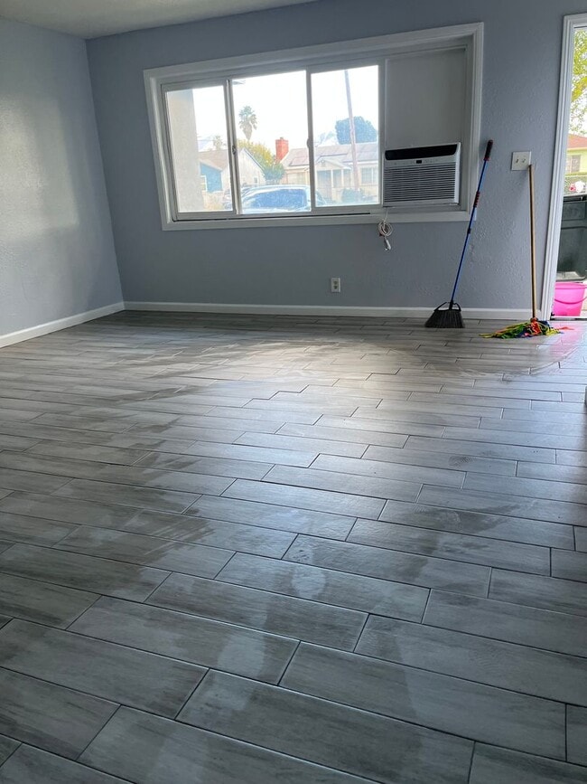 Photo - Sierra Way (1726 North) Unidad 1