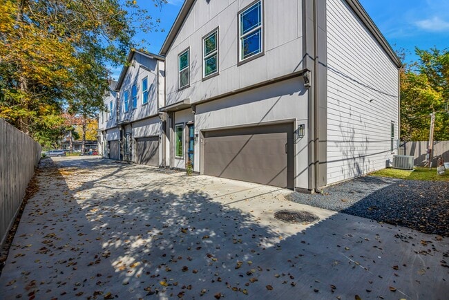 Photo - 4924 Winnetka St
