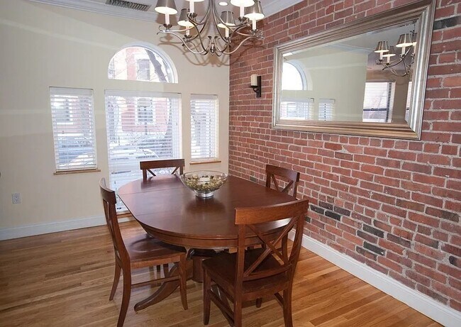 Photo - 79 Gainsborough St