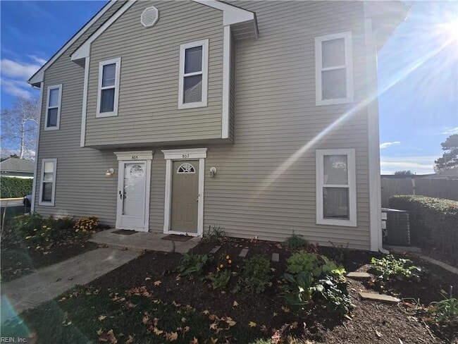 Building Photo - 807 Zircon Ct