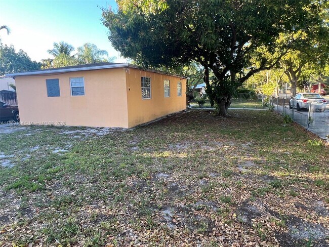 Building Photo - 1605 NW 127th St Rental