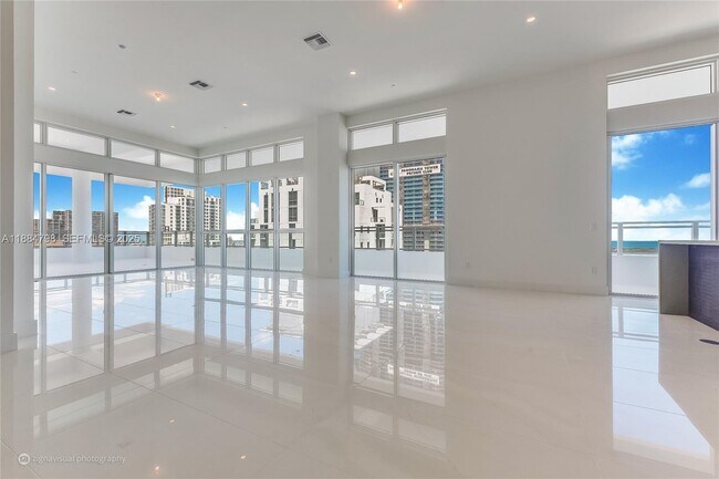 Building Photo - 1080 Brickell Ave Unit 4402