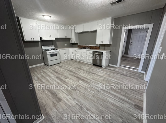 Photo - $1445 - COMING SOON! 4 bed 1 bath home - Beautiful home with new Flooring!