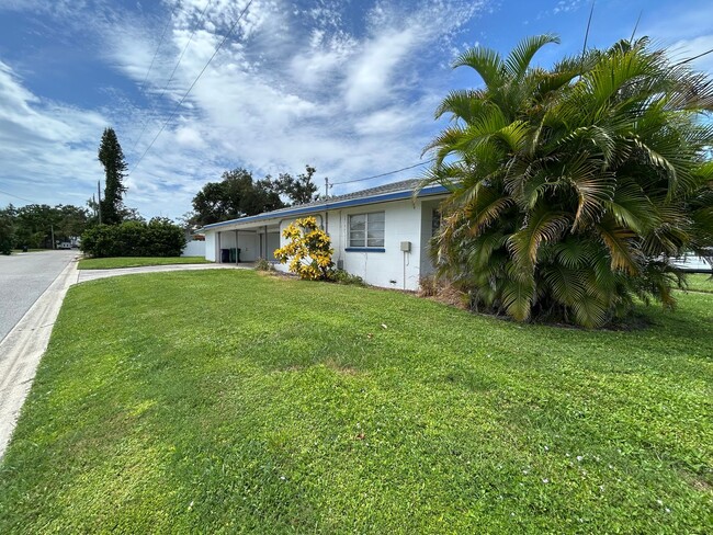 Photo - 1901 6th St W