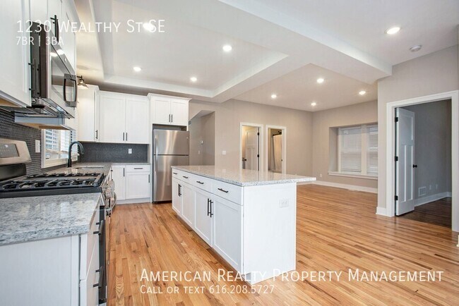 Photo - 1230 Wealthy St SE