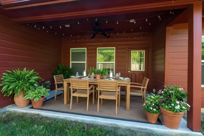 Photo - 405 Titus Dr