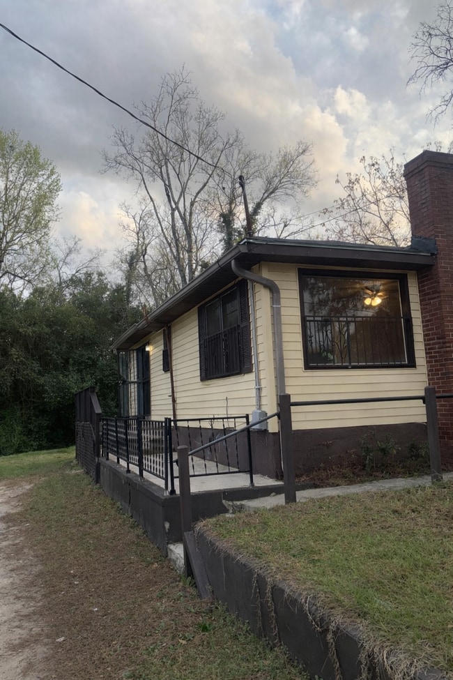 Photo - 661 Coleman Ln