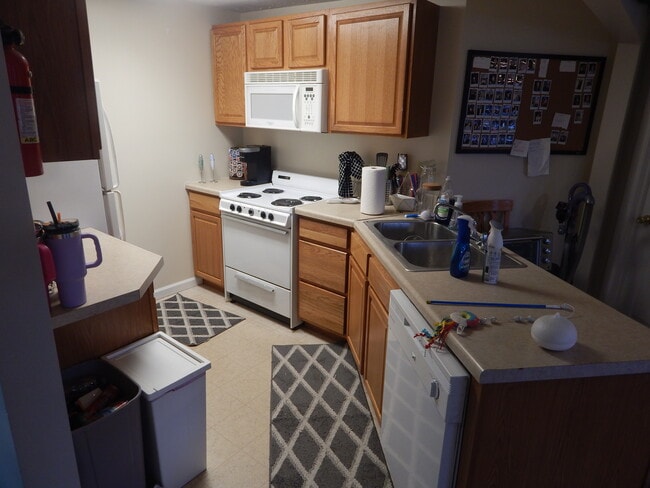Kitchen - 150 Pleasant St Unit 150-B