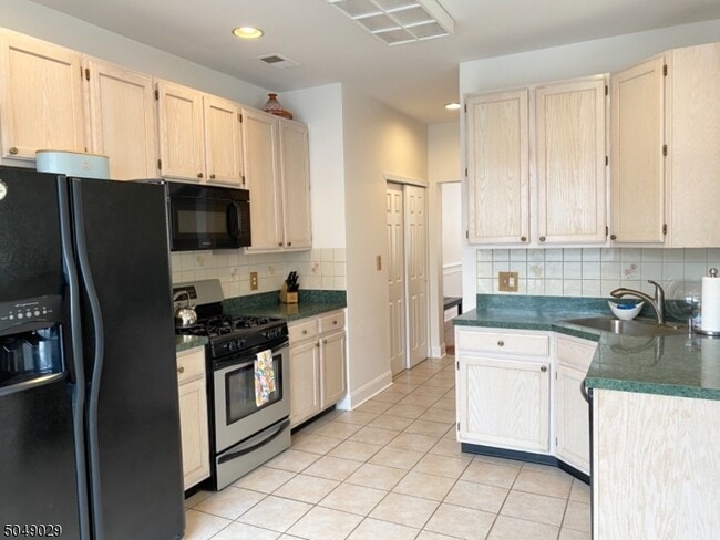 Photo - 4 Cummington Ln