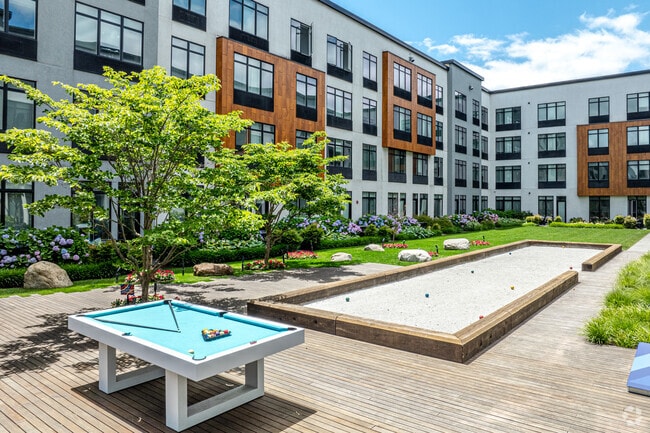 330 Angelo Cifelli Dr - Courtyard/Bocce