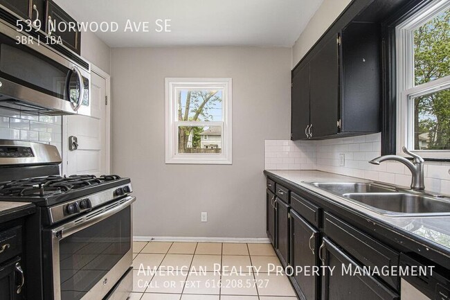 Photo - 539 Norwood Ave SE