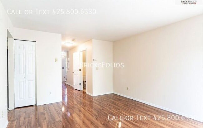 Photo - Bright & Modern End-Unit Townhome with Pool and Fitness Center