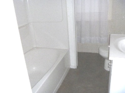 bath - 916 W 3rd St Unit A