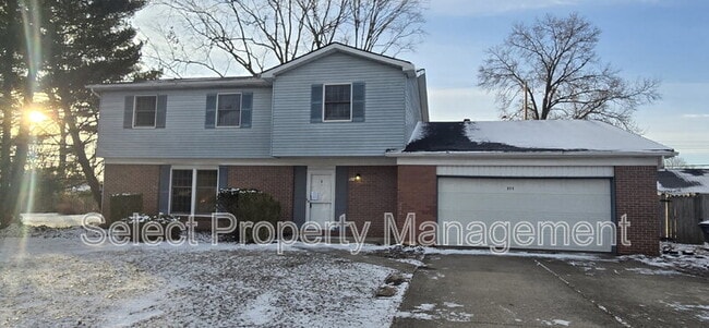 Building Photo - 924 E Washington Center Rd