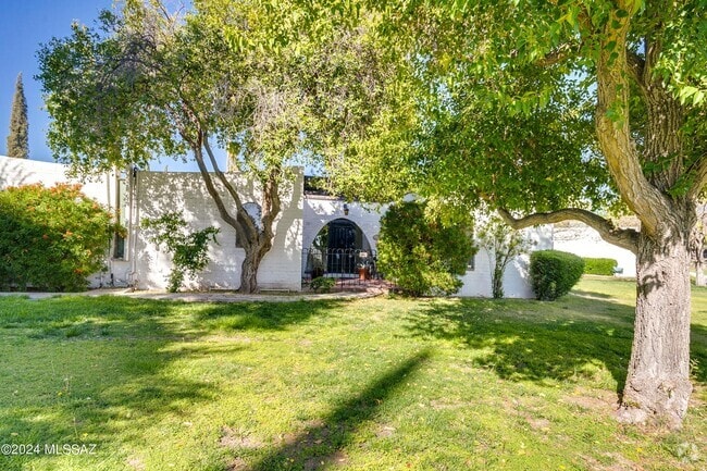 Building Photo - 667 W Las Lomitas Rd Rental