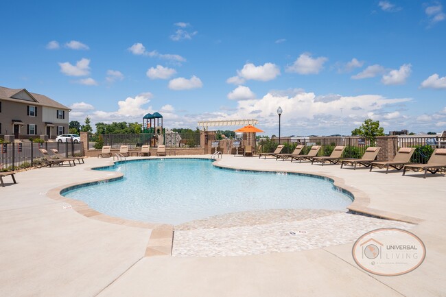 Universal at Mockingbird Lane - Universal at Mockingbird Lane Apartments