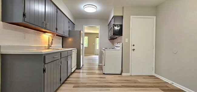 Building Photo - 3142-3144 Silver Rock Avenue Unit 3142