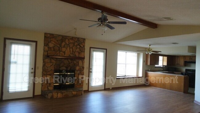 Photo - 1389 Pawnee St