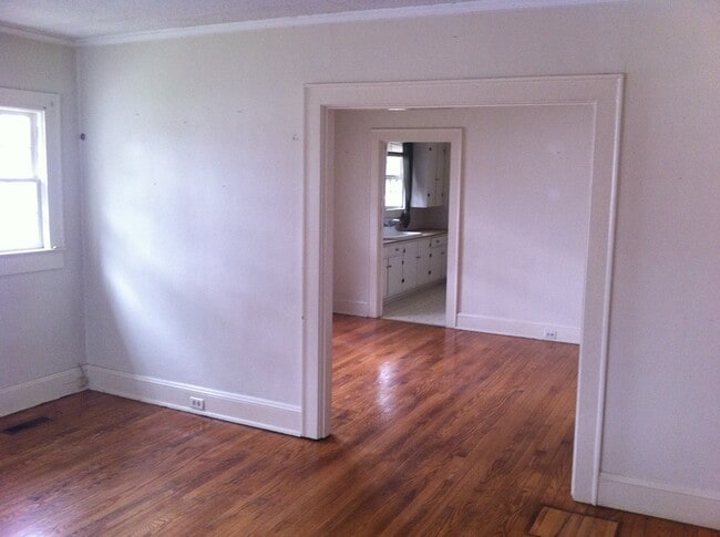 Photo - 160 20th St NE