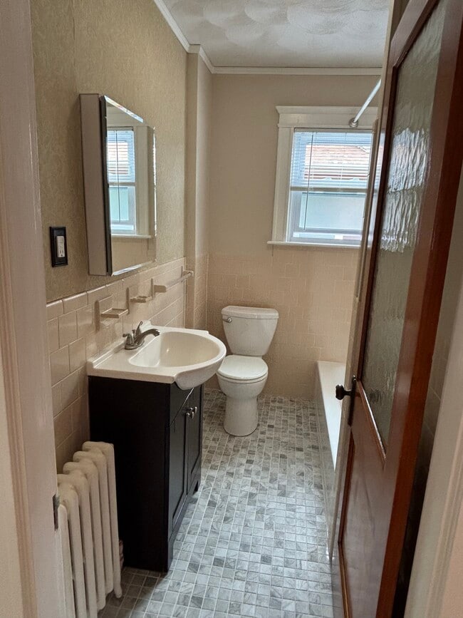 Tiled bathroom - 23 Prospect St Unit 23ProspectStreet