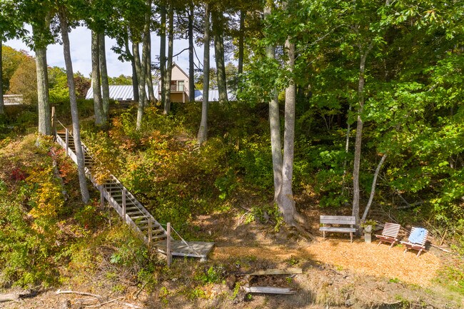 Photo - 101 Lower Flying Point Rd