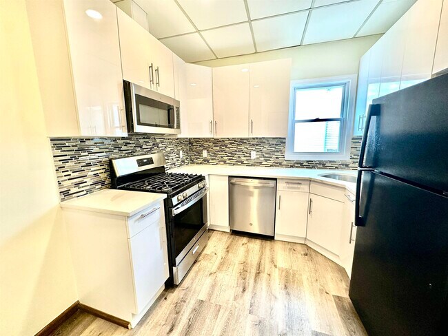 Building Photo - 325 Central Ave Unit 2