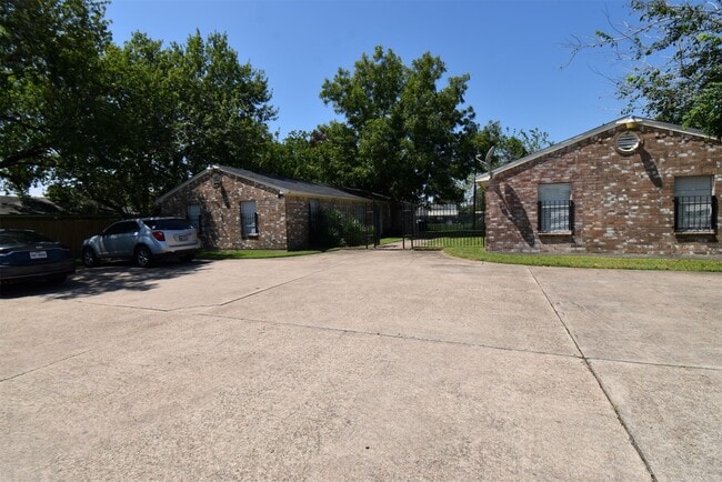 Photo - 220 Westward Ave