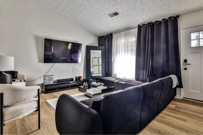 Photo - 3915 Basil Wy SW