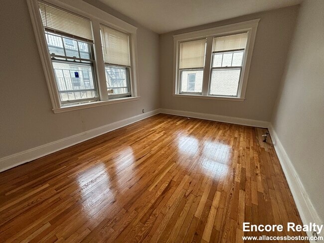 Building Photo - 1450 Commonwealth Ave Unit 31