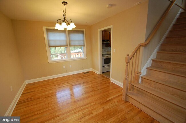 Photo - 2645 Putnam Rd