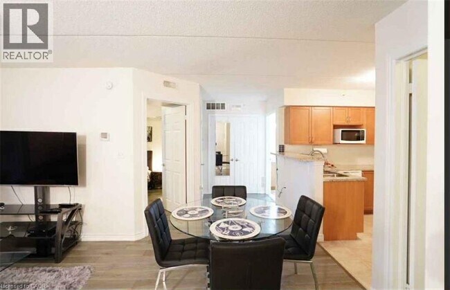 Photo - 1340 Main St E Unité 106