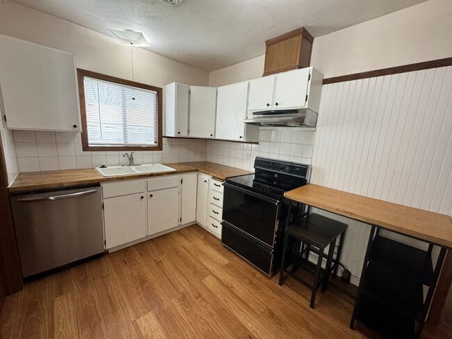 Photo - 2 Bedroom, 1 Bath with garage. Water and Sewer included in monthly rent!