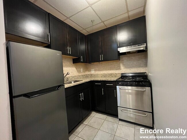 Building Photo - 11 Edinboro St Rental