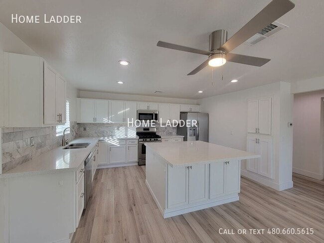 Building Photo - 2301 N 27th St Unit 4